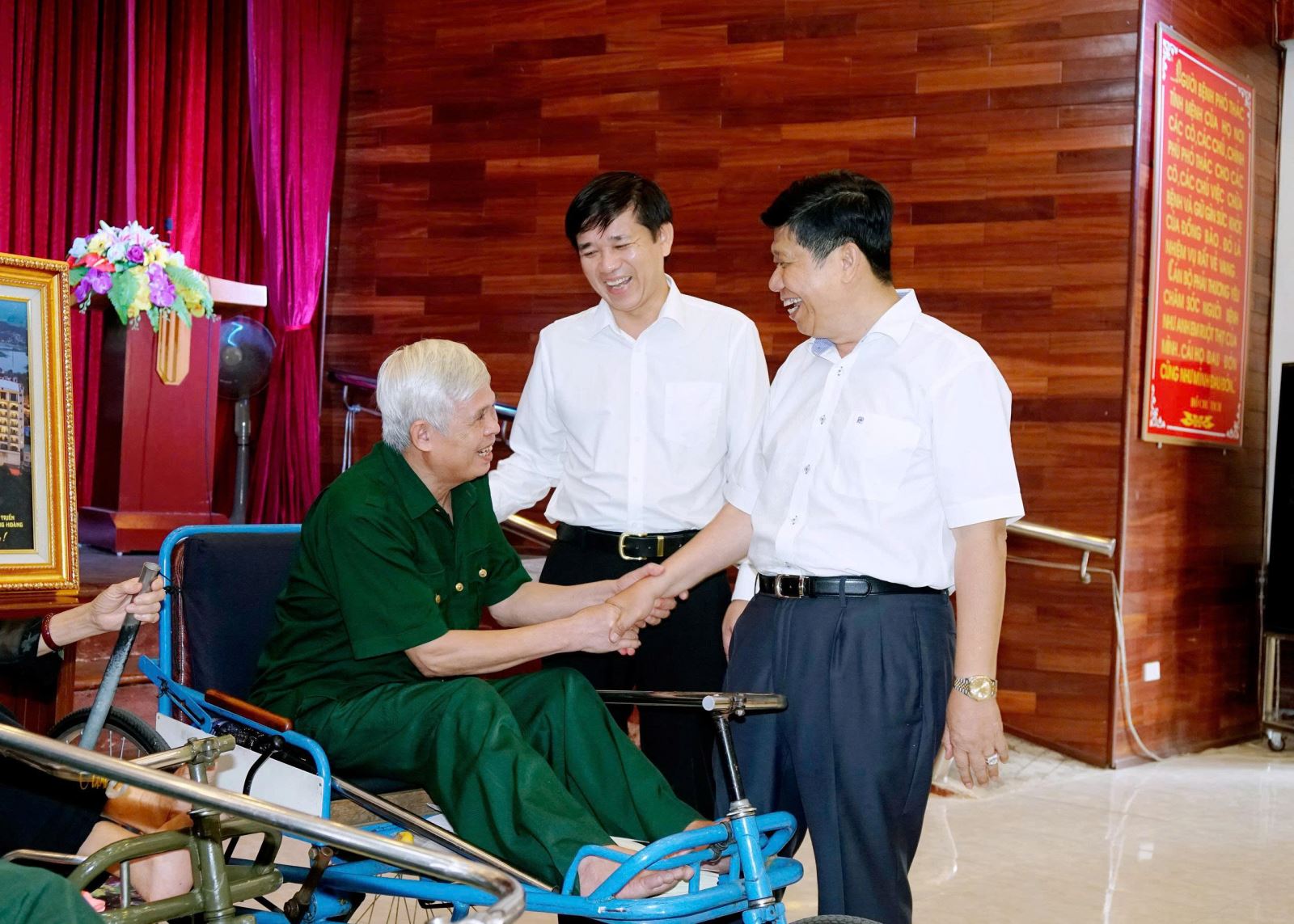 Tập đoàn Quốc tế Phượng Hoàng: Yêu thương để xoa dịu nỗi đau