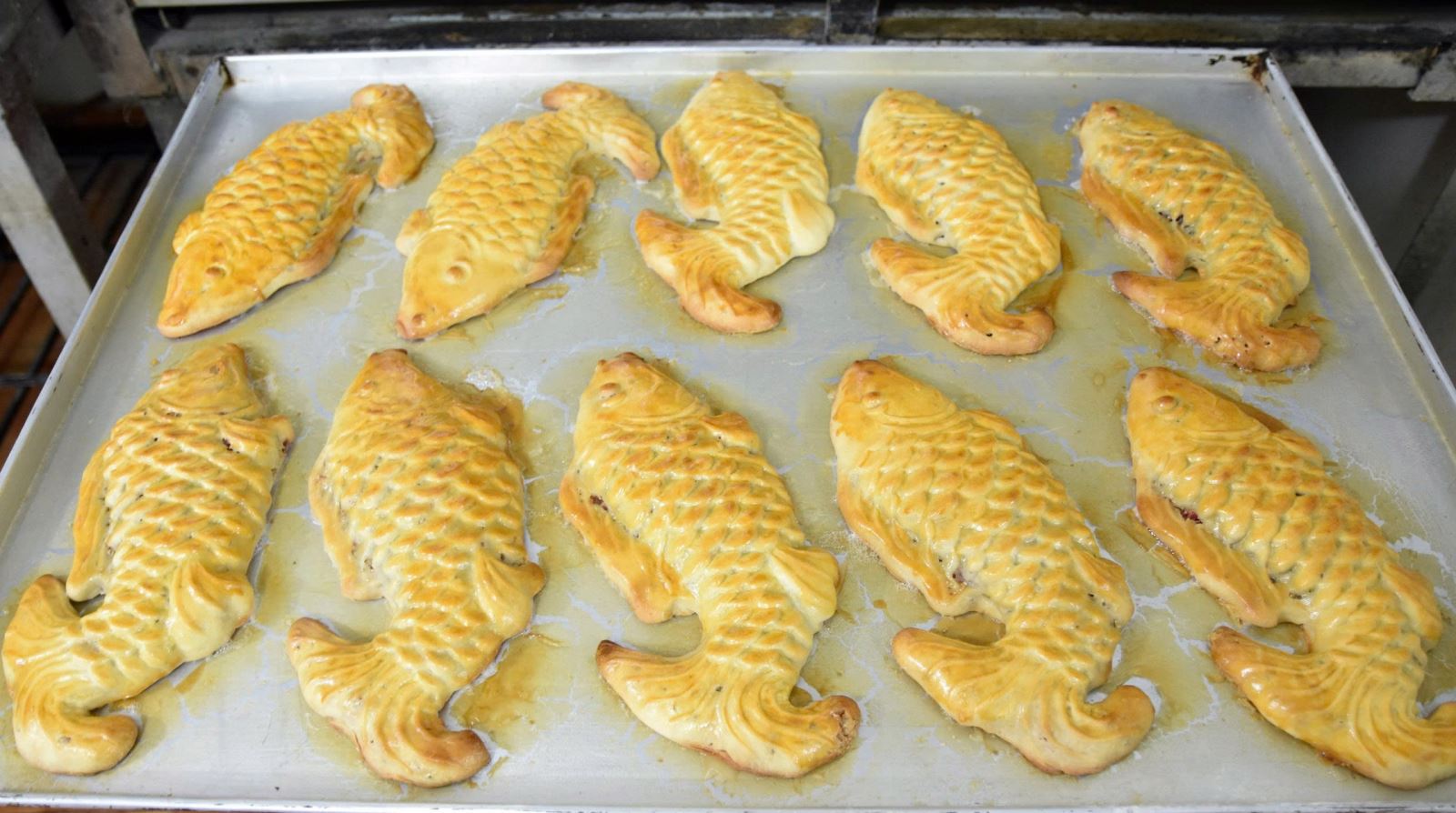 Độc đáo bánh cá chép nướng tiễn “Ông Công Ông Táo” về trời